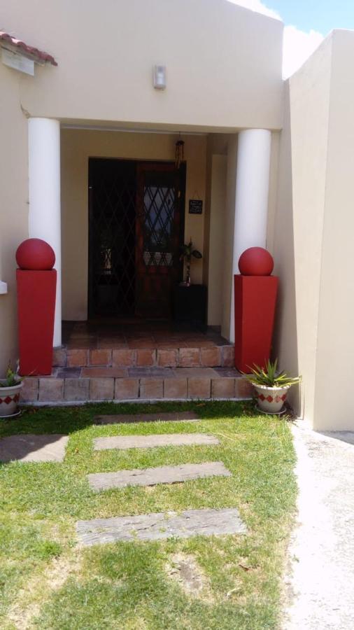 Red Pillars Hotel Port Elizabeth Buitenkant foto